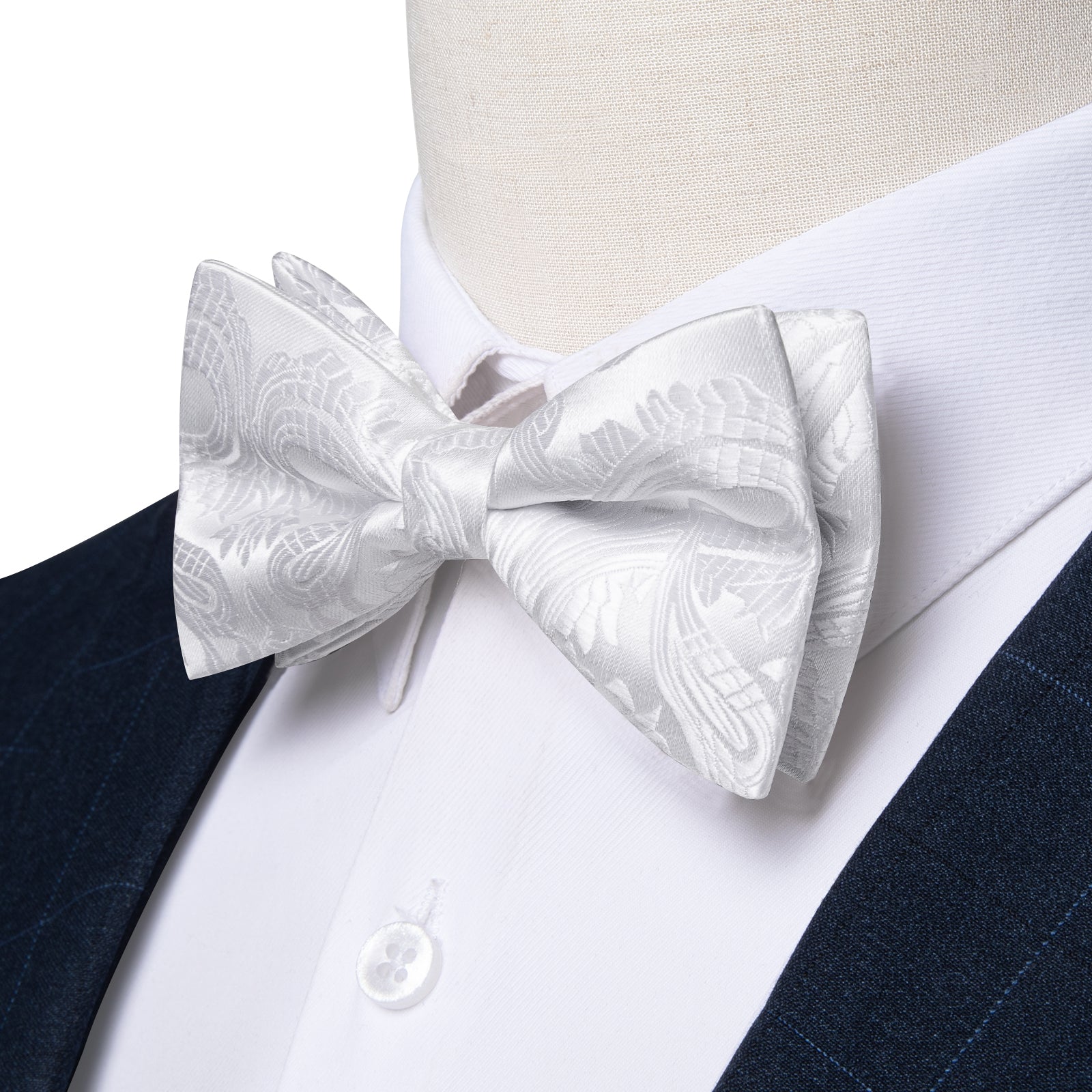 GentCrest White Paisley Bowtie Set - Image 3