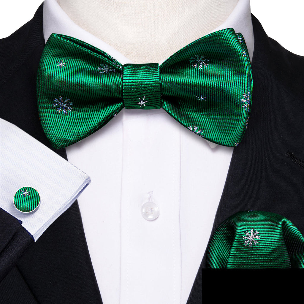 Green & White Snowflake Silk Christmas Bow Tie Set - GentCrest